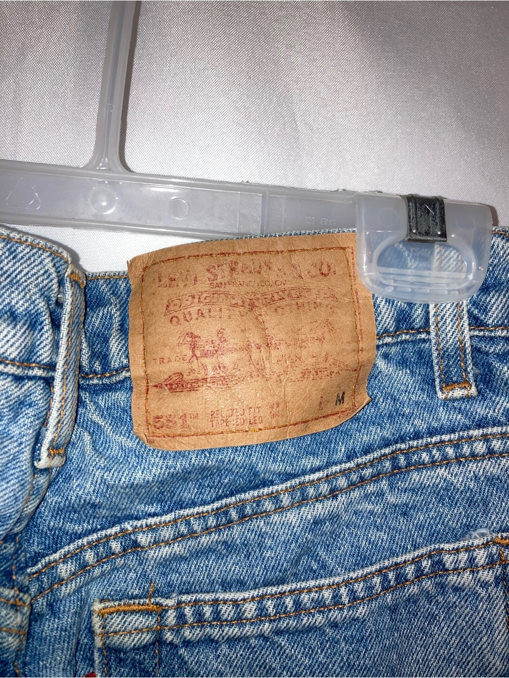 Vintage Levi's High-Rise Straight Jeans in Medium Blue - Picture 6 of 7